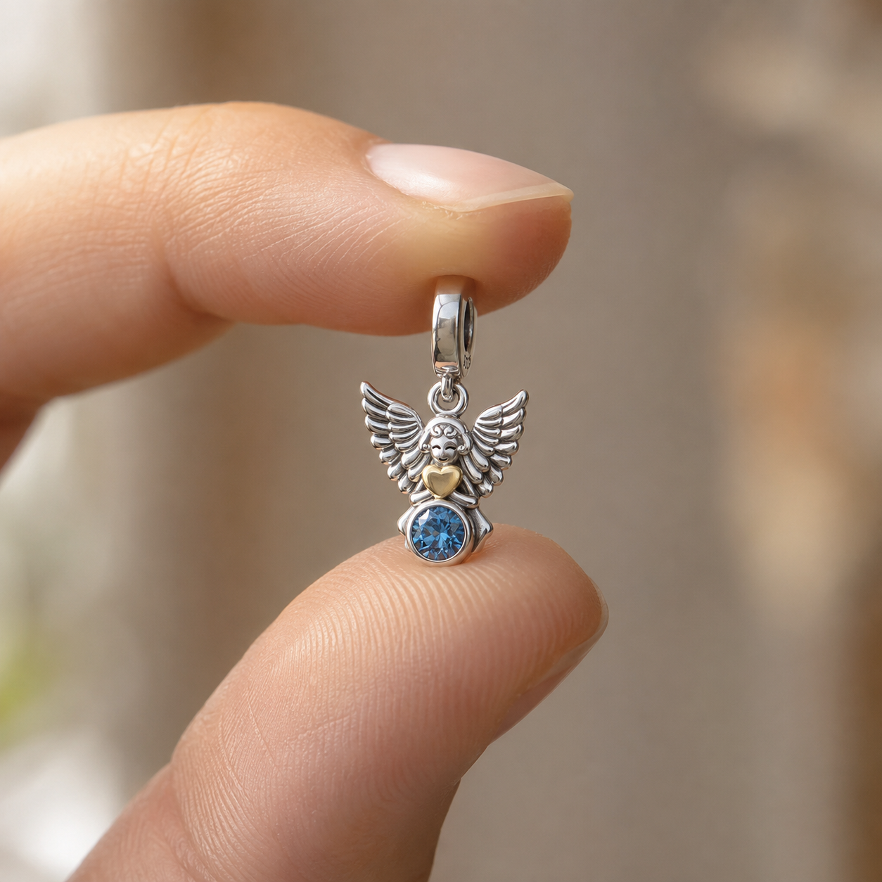 Dije Compañero Celestial: Colgante del Ángel de la Guarda Plata
